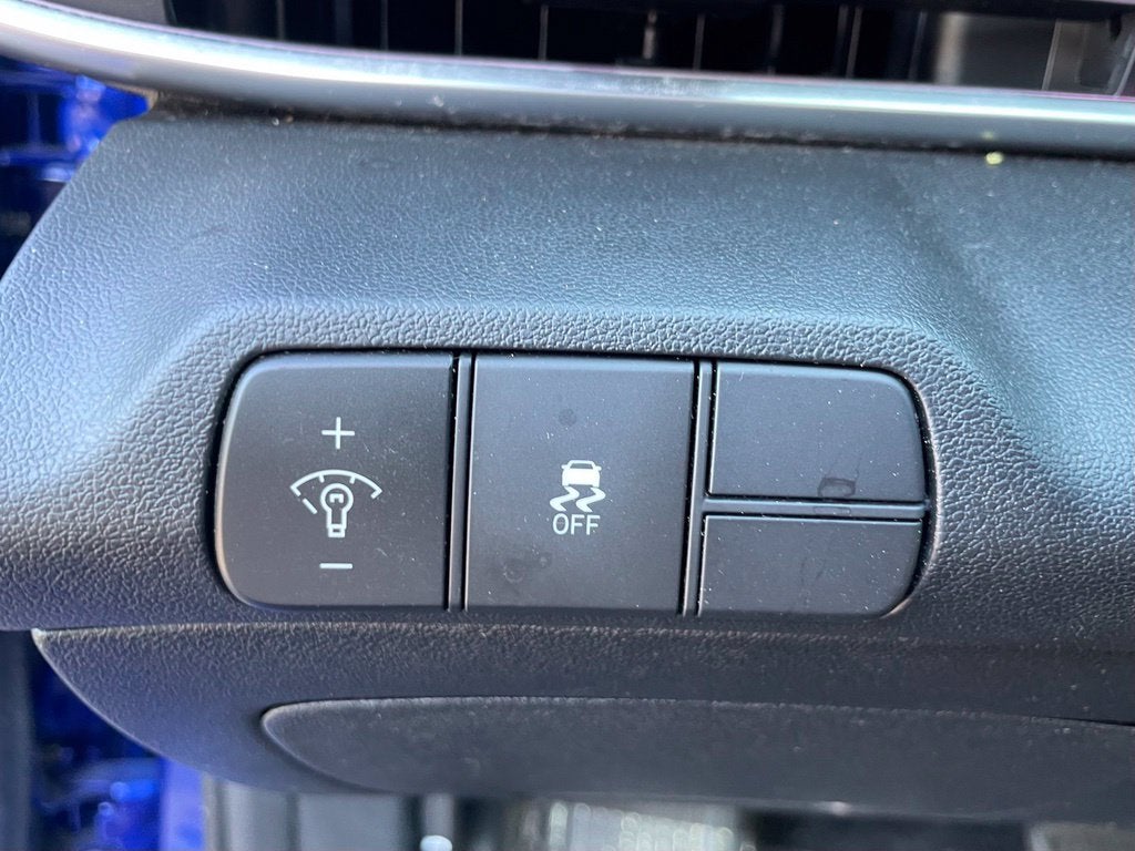 2025 Hyundai Elantra SEL Convenience Moonroof, One Owner
