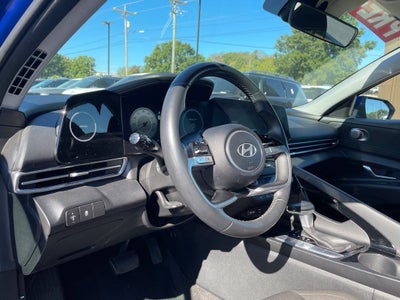 2025 Hyundai Elantra SEL Convenience Moonroof, One Owner