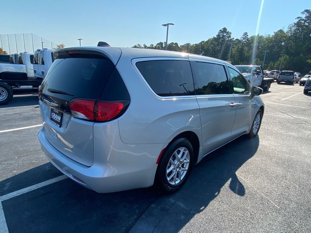 2023 Chrysler Voyager LX