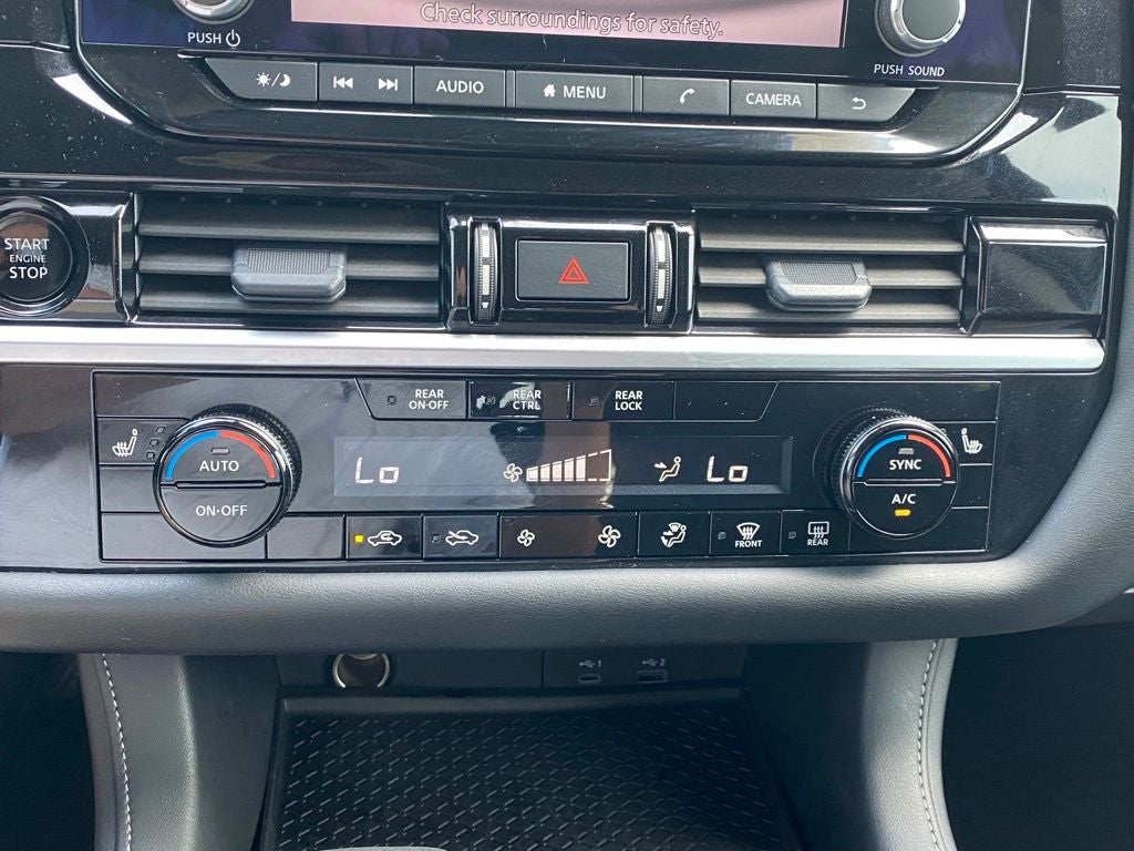 2025 Nissan Pathfinder SV