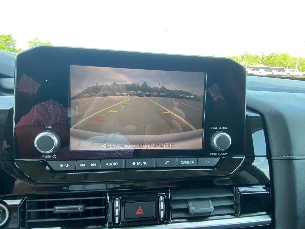 2022 Nissan Pathfinder SV