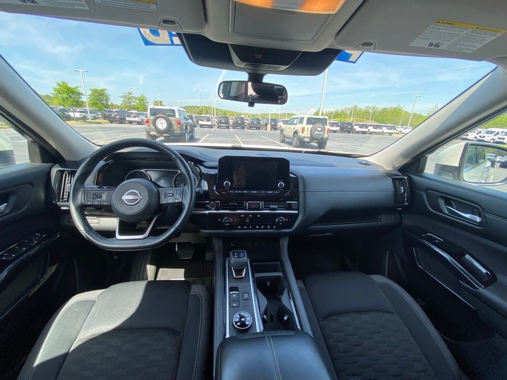 2022 Nissan Pathfinder SV