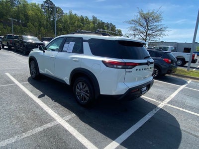 2022 Nissan Pathfinder SV