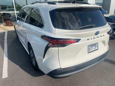 2021 Toyota Sienna XLE 8 Passenger