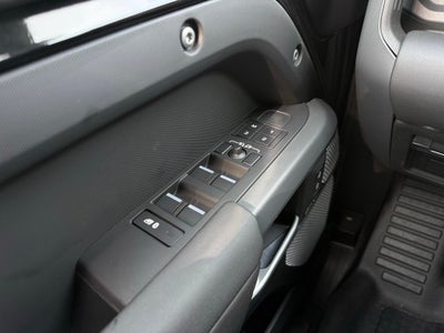2024 Land Rover Defender 130 X-Dynamic SE
