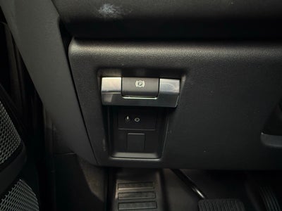 2024 Land Rover Defender 130 X-Dynamic SE