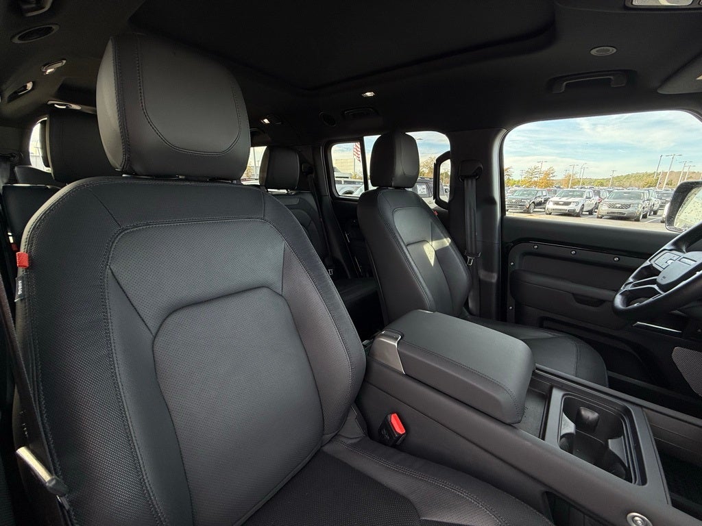 2024 Land Rover Defender 130 X-Dynamic SE