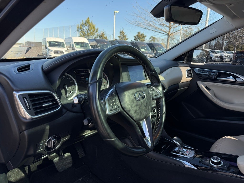 2017 INFINITI QX30 Premium