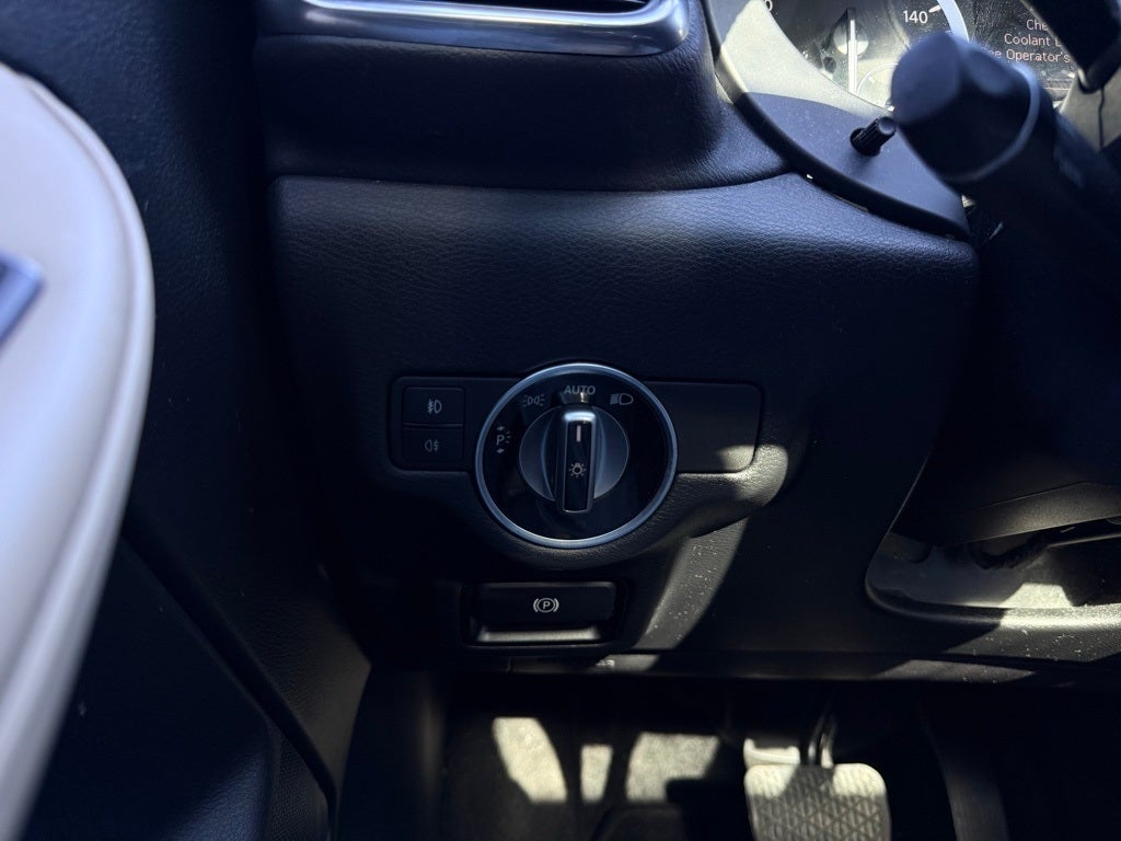 2017 INFINITI QX30 Premium