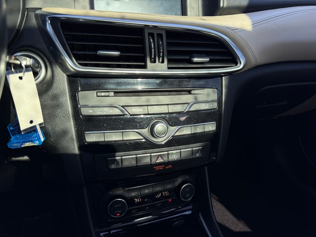 2017 INFINITI QX30 Premium