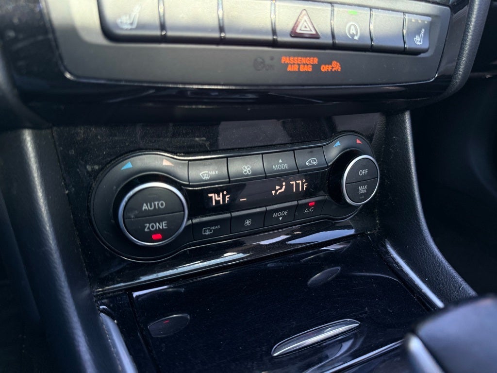 2017 INFINITI QX30 Premium