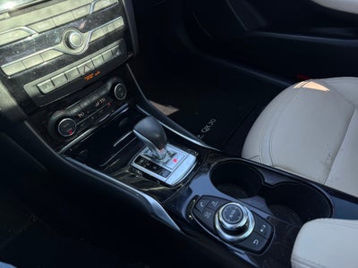 2017 INFINITI QX30 Premium