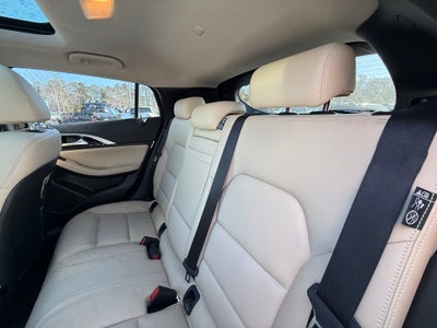 2017 INFINITI QX30 Premium