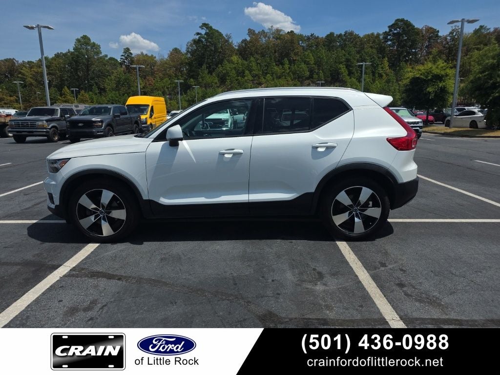 2021 Volvo XC40 Momentum