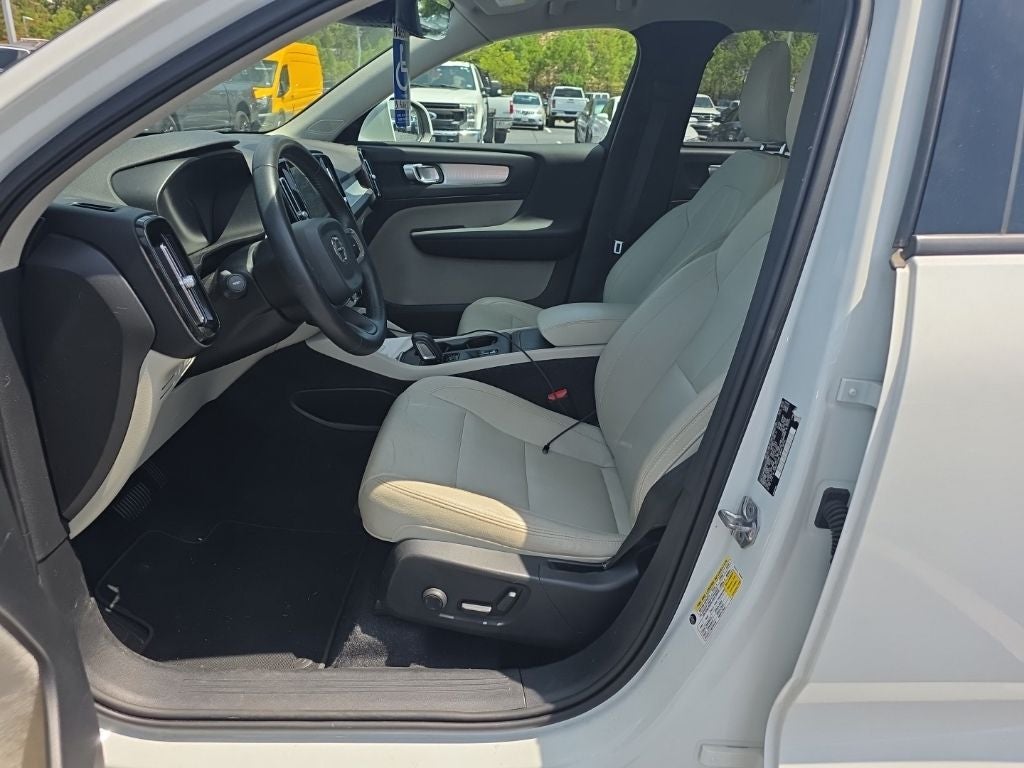 2021 Volvo XC40 Momentum