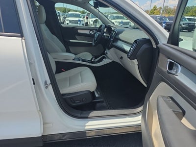 2021 Volvo XC40 Momentum