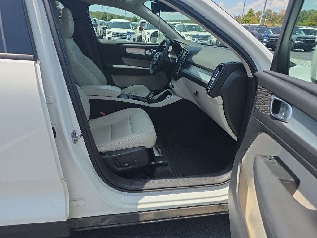 2021 Volvo XC40 Momentum