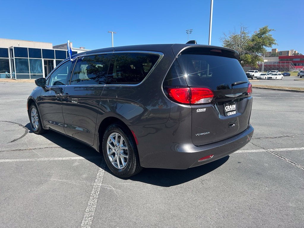 2023 Chrysler Voyager LX