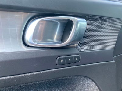2022 Volvo XC40 Momentum