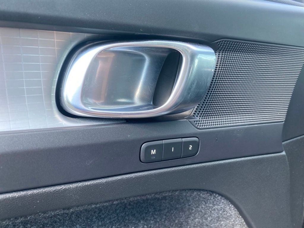 2022 Volvo XC40 Momentum