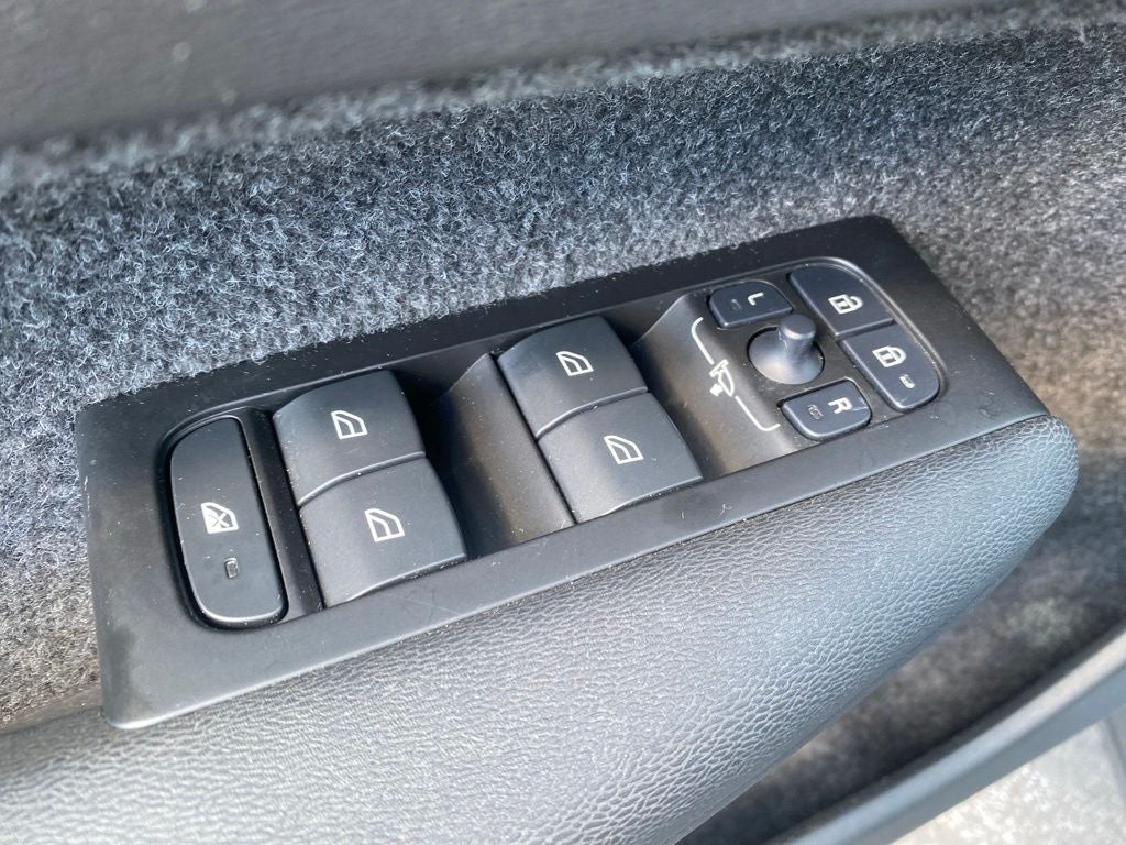 2022 Volvo XC40 Momentum