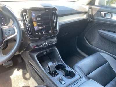 2022 Volvo XC40 Momentum