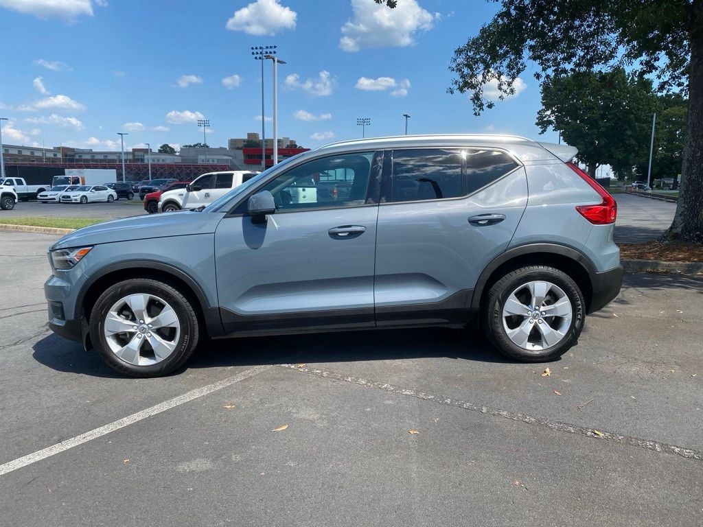 2022 Volvo XC40 Momentum
