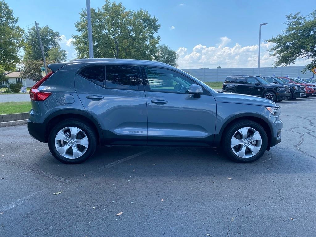 2022 Volvo XC40 Momentum