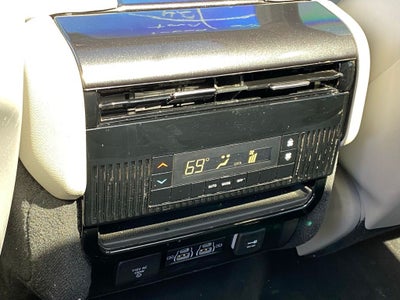 2024 Jeep Wagoneer Base