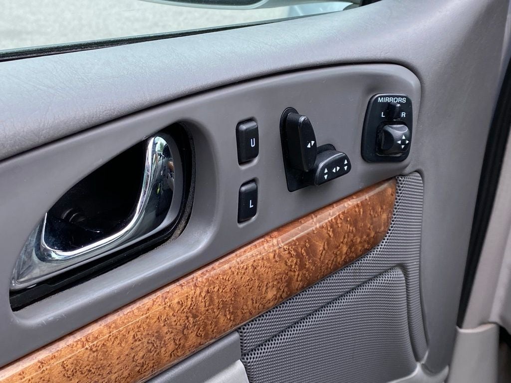 2002 Lincoln Continental Base