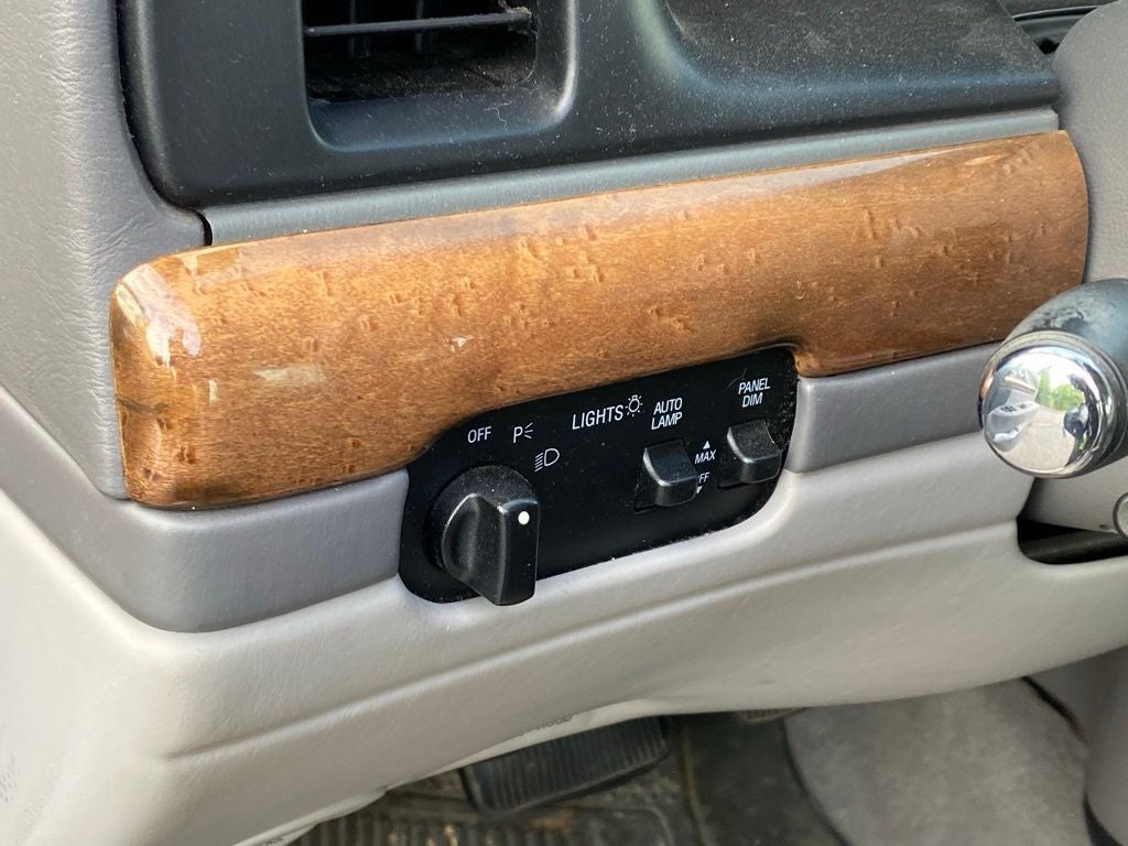 2002 Lincoln Continental Base