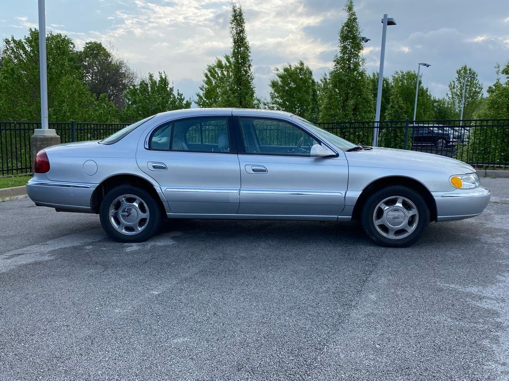2002 Lincoln Continental Base