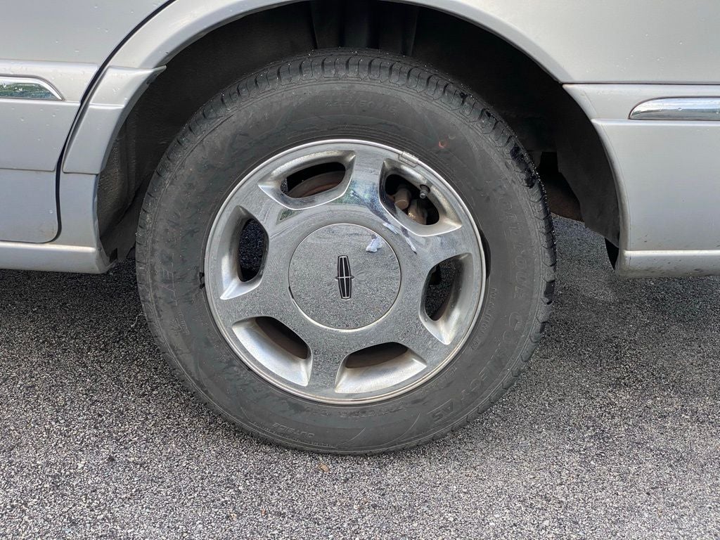 2002 Lincoln Continental Base