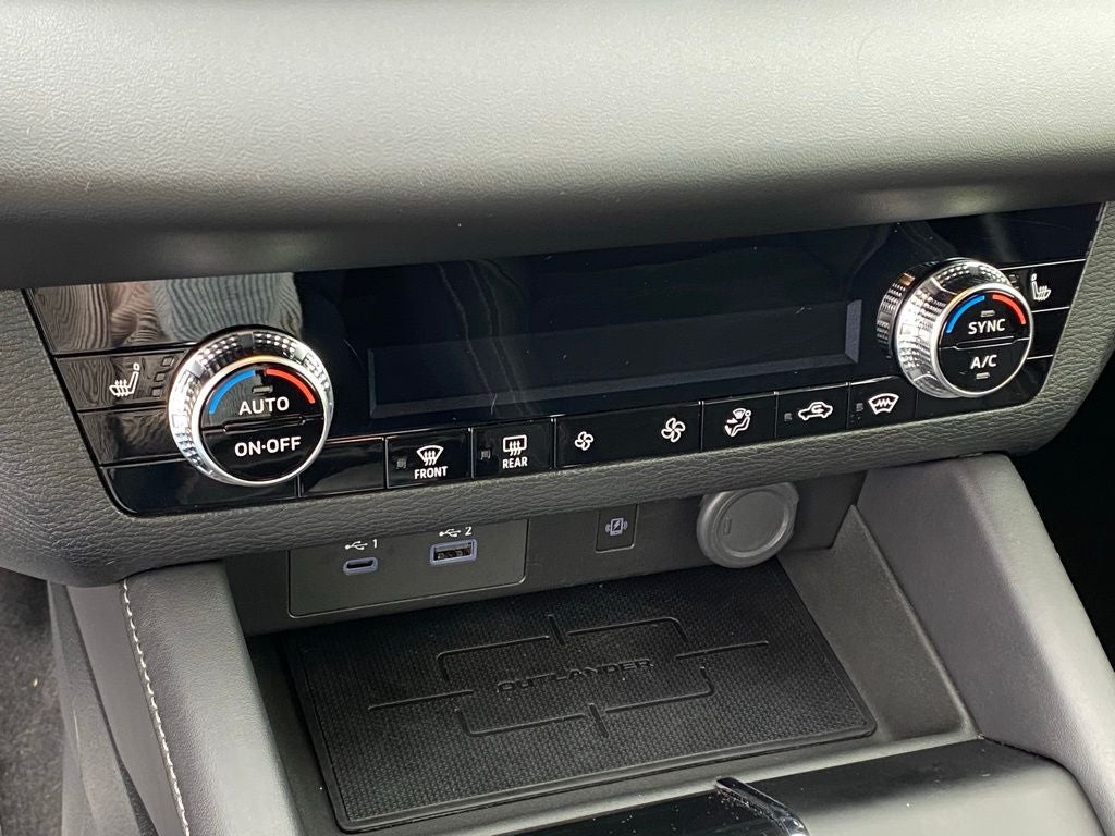 2024 Mitsubishi Outlander SE