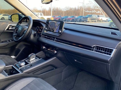 2024 Mitsubishi Outlander SE