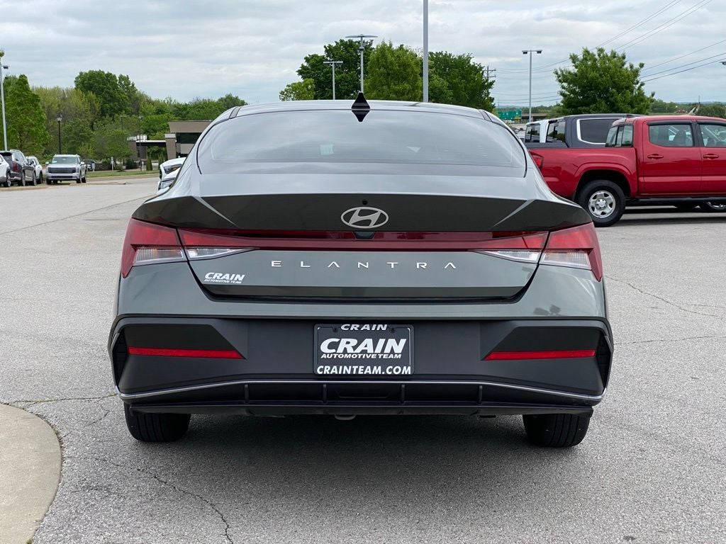 2024 Hyundai Elantra SE