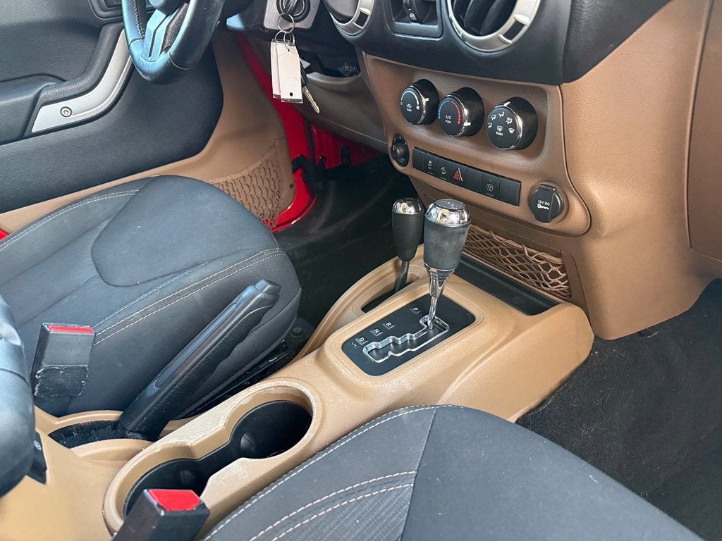 2016 Jeep Wrangler Unlimited Sahara - 4WD / CARFAX ONE OWNER