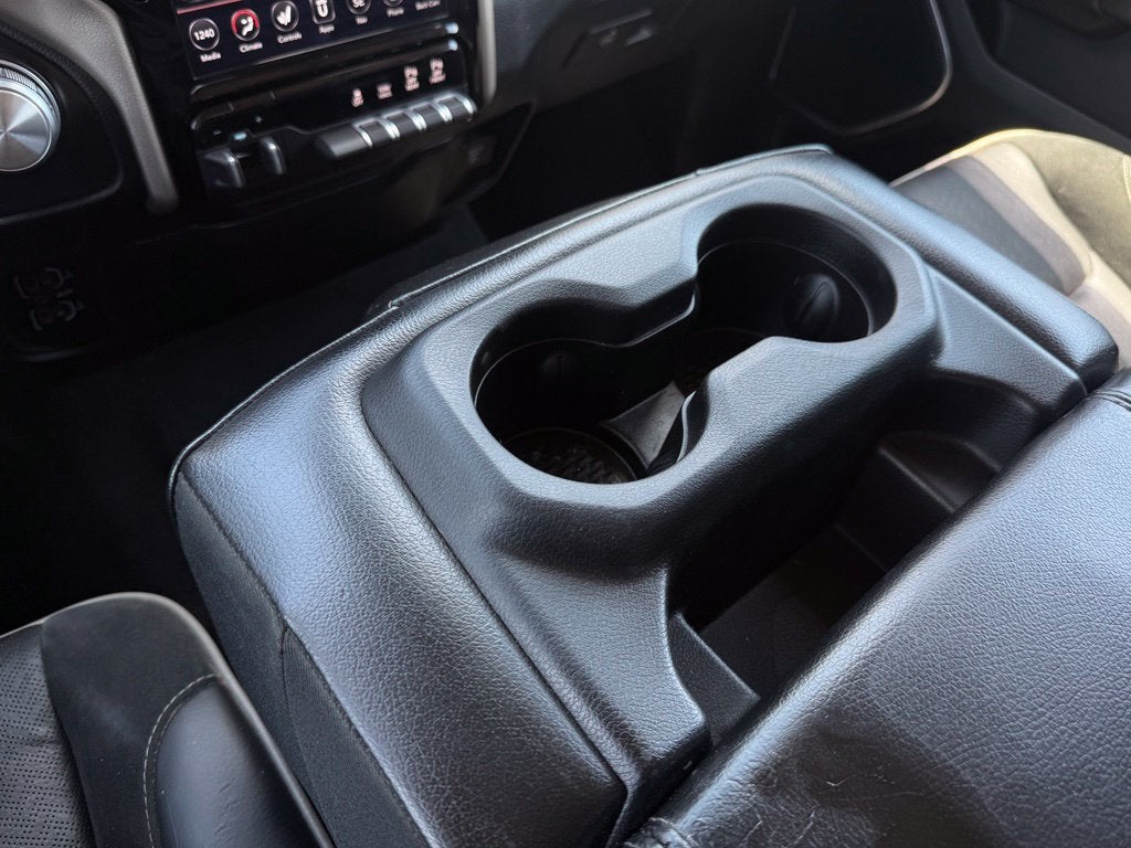 2021 RAM 1500 Laramie - 4WD / PANORAMIC SUNROOF / CLEAN CARFAX