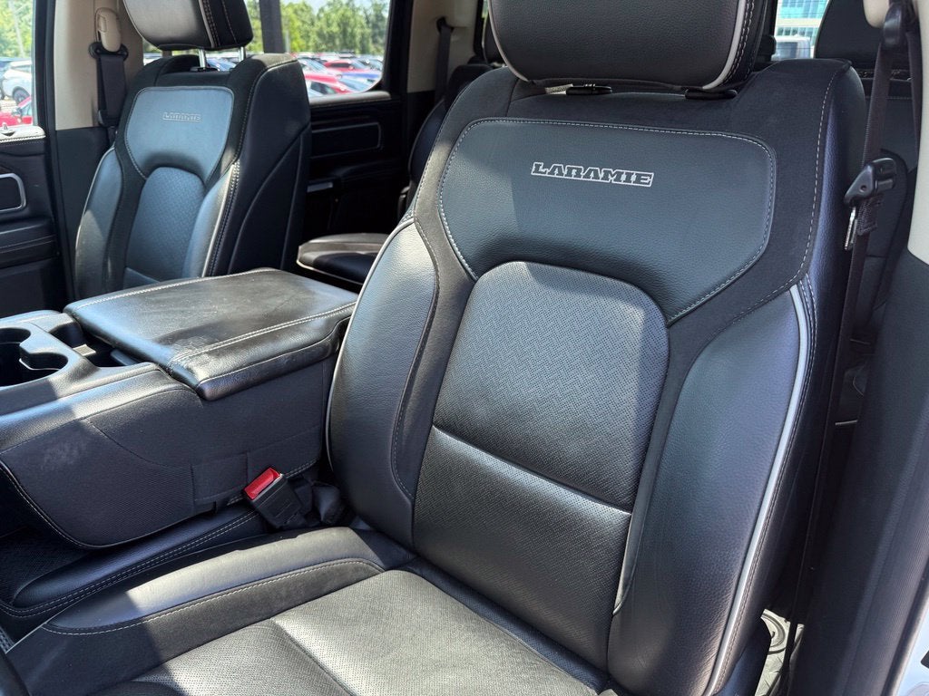 2021 RAM 1500 Laramie - 4WD / PANORAMIC SUNROOF / CLEAN CARFAX