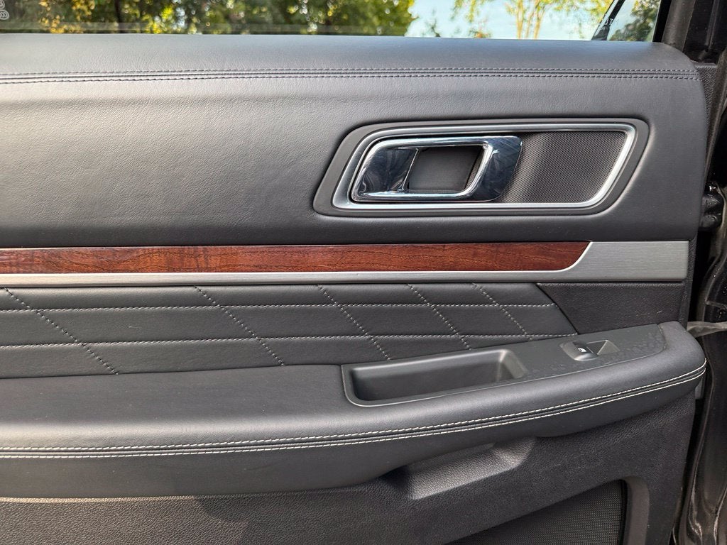 2017 Ford Explorer Platinum - 4WD