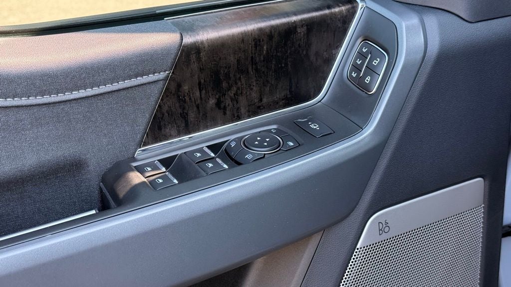 2024 Ford F-250SD Lariat Black Widow Package