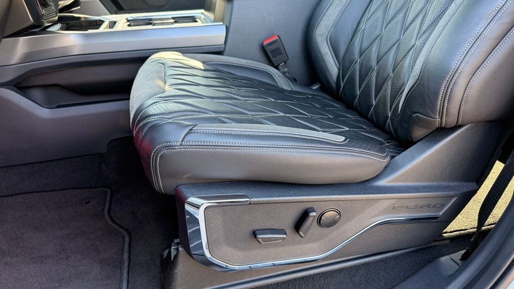 2024 Ford F-250SD Lariat Black Widow Package