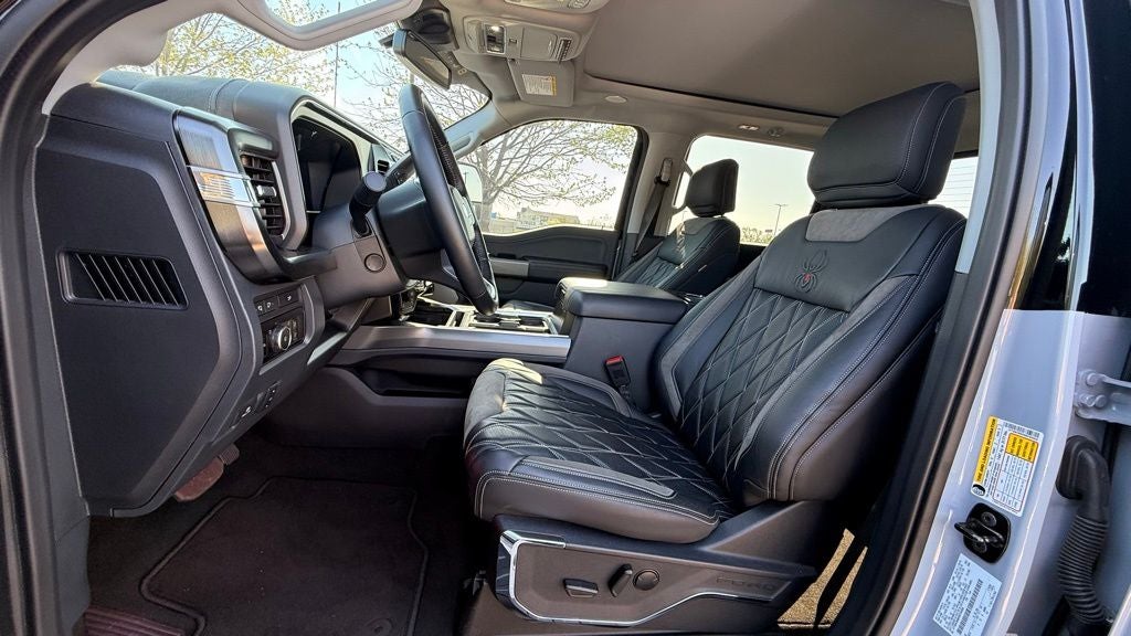 2024 Ford F-250SD Lariat Black Widow Package