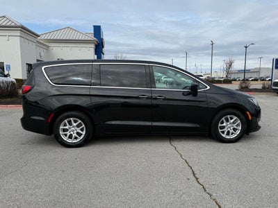 2017 Chrysler Pacifica Touring L LOW PRICED VAN!
