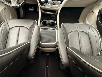 2022 Chrysler Pacifica Limited SOCCER MOM EDITION