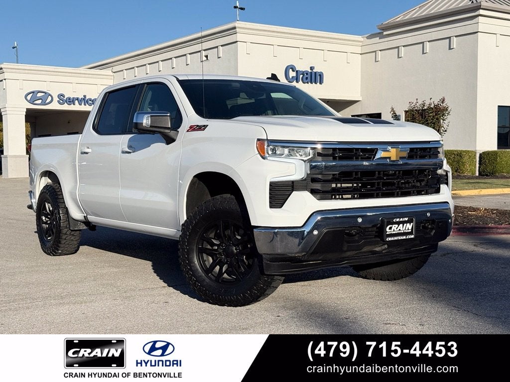 2025 Chevrolet Silverado 1500 LT - 4WD / LIFTED! / CLEAN CARFAX