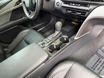2025 Toyota Camry LE CONVENIENCE PKG / LEATHER!
