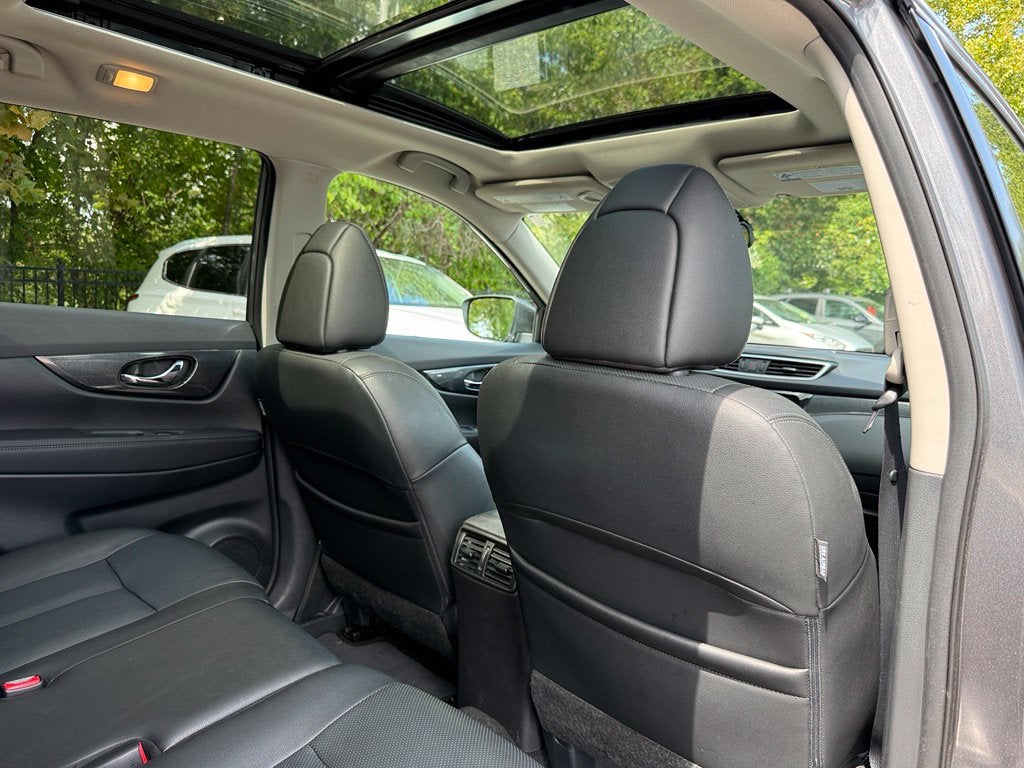 2016 Nissan Rogue SL - AWD / PANORAMIC SUNROOF
