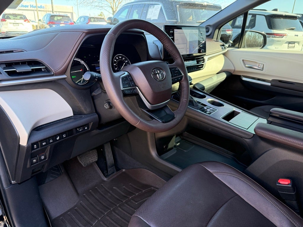 2024 Toyota Sienna Platinum 7 Passenger