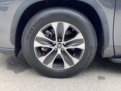 2021 Toyota Highlander XLE CLEAN CARFAX